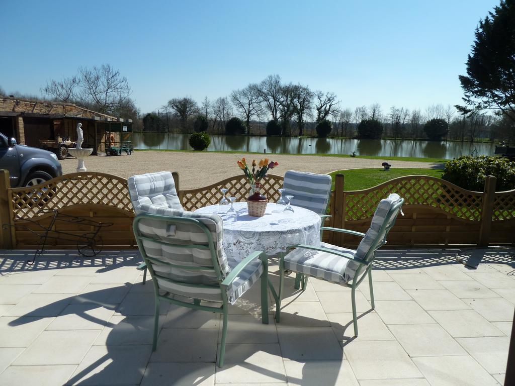 Lake Les Landes Montpon-Menesterol Exterior foto